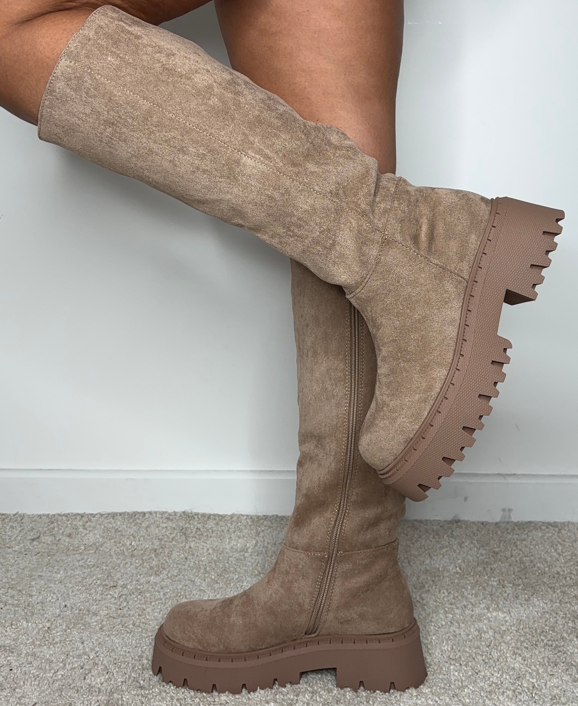Bottines En Daim Noir - Pointure UK 6 (femmes) - Talon Bloc, Fermeture Par Enfilage - Occasion